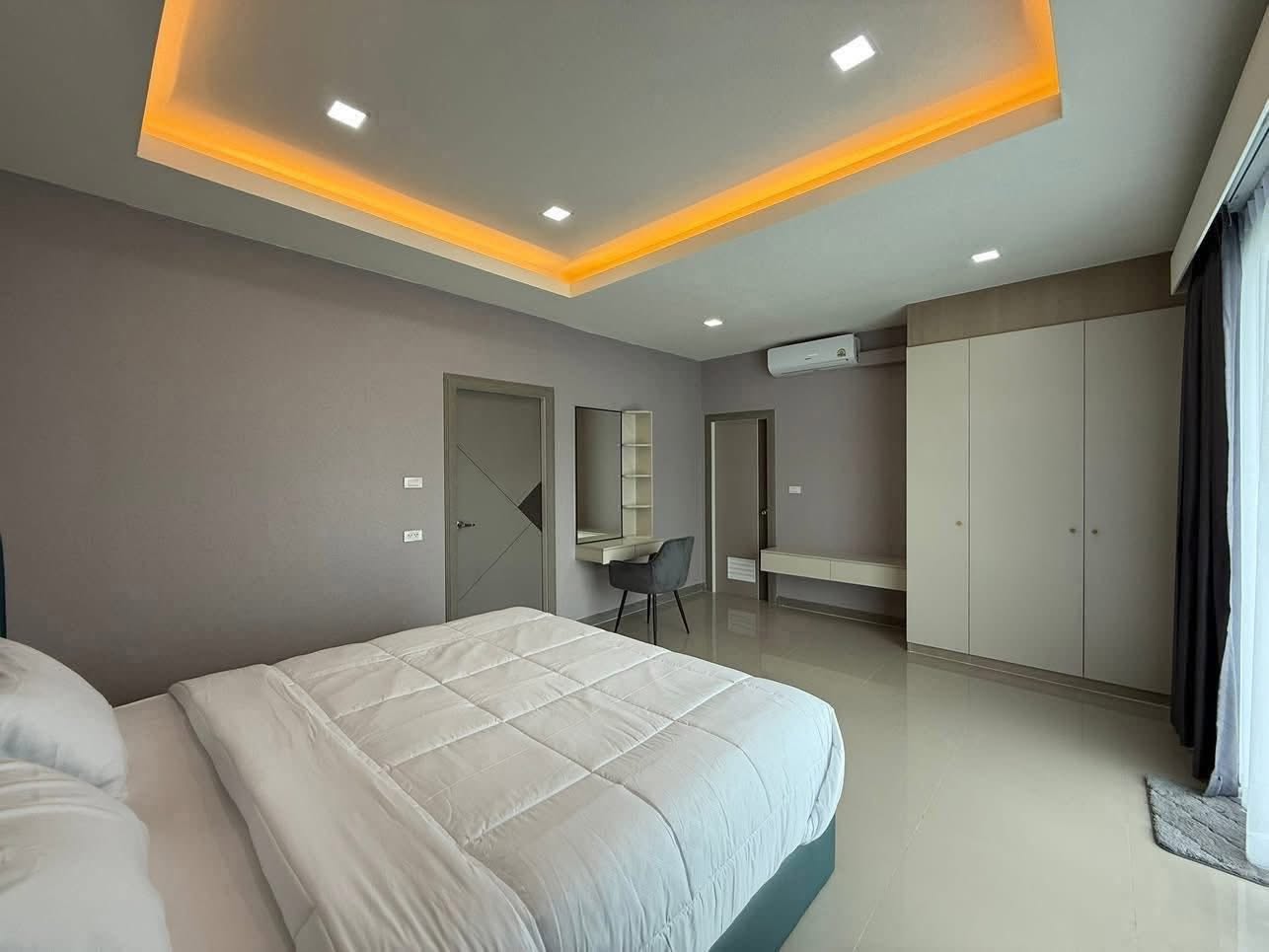 EP0913 | Only 3 km from Jomtien Beach Chaiyaphruek 2/7, sale 9.5 million THB with 5 beds 5 baths
