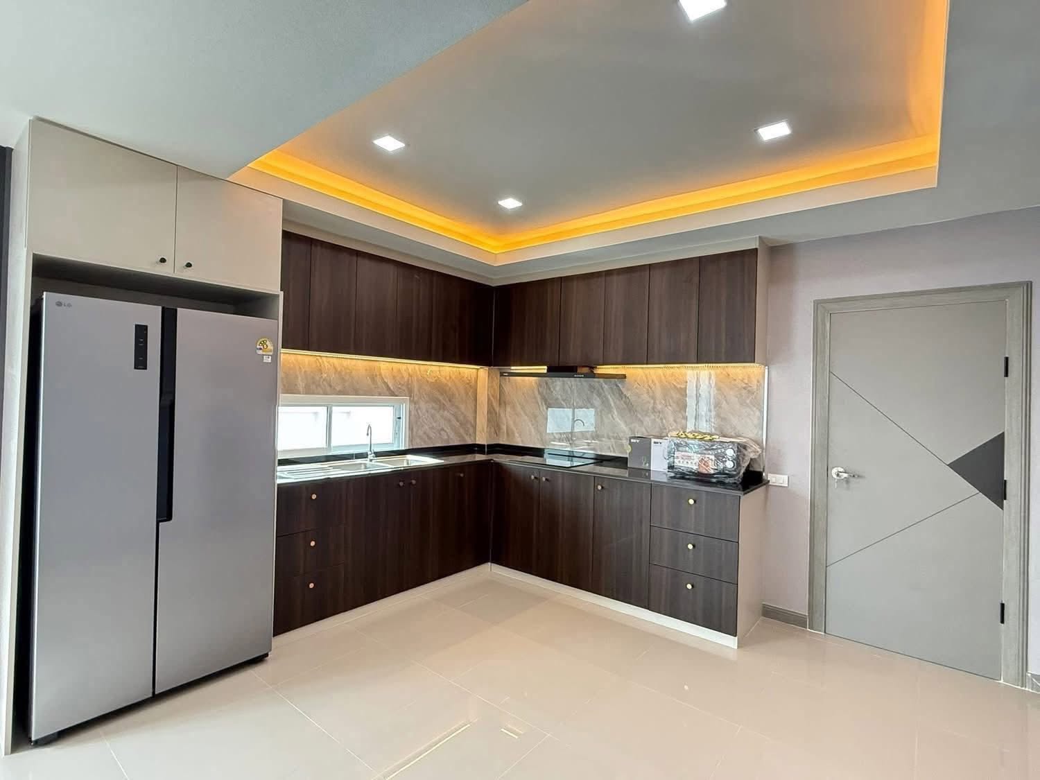 EP0913 | Only 3 km from Jomtien Beach Chaiyaphruek 2/7, sale 9.5 million THB with 5 beds 5 baths
