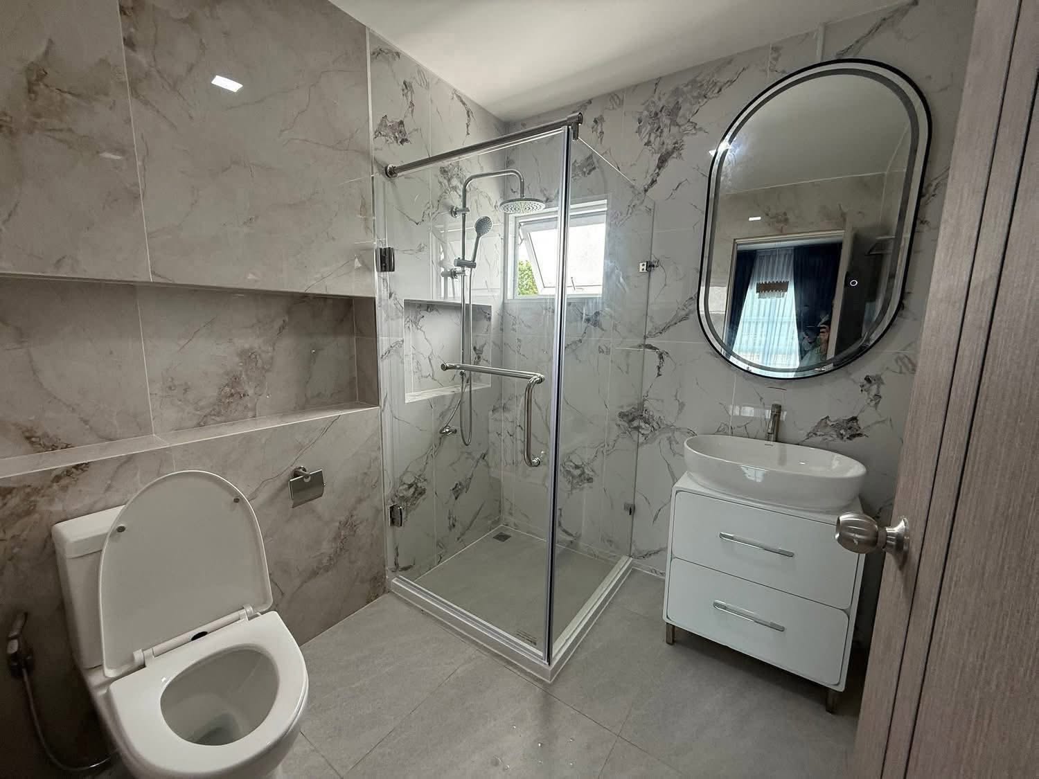 EP0913 | Only 3 km from Jomtien Beach Chaiyaphruek 2/7, sale 9.5 million THB with 5 beds 5 baths