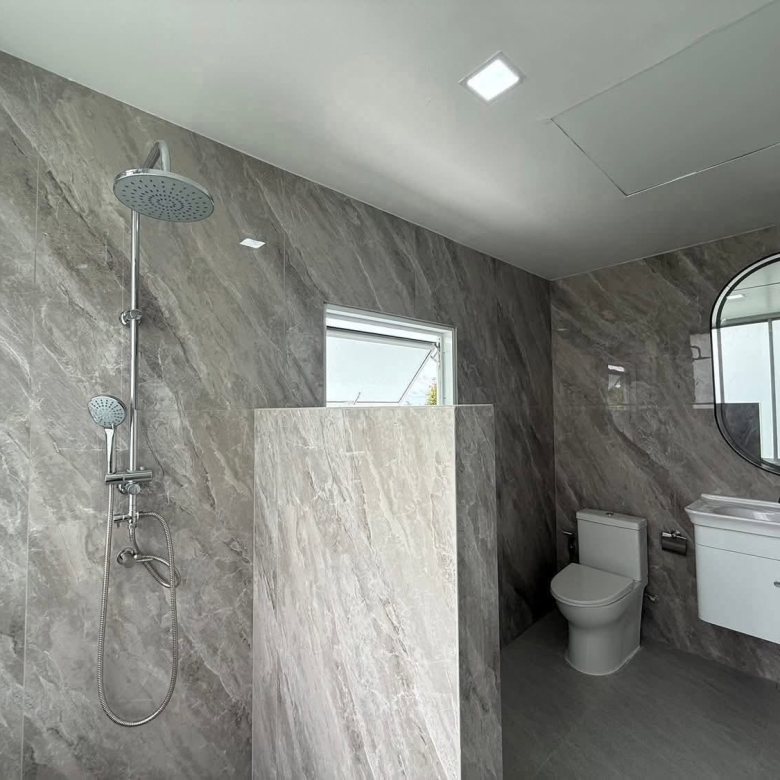 EP0913 | Only 3 km from Jomtien Beach Chaiyaphruek 2/7, sale 9.5 million THB with 5 beds 5 baths