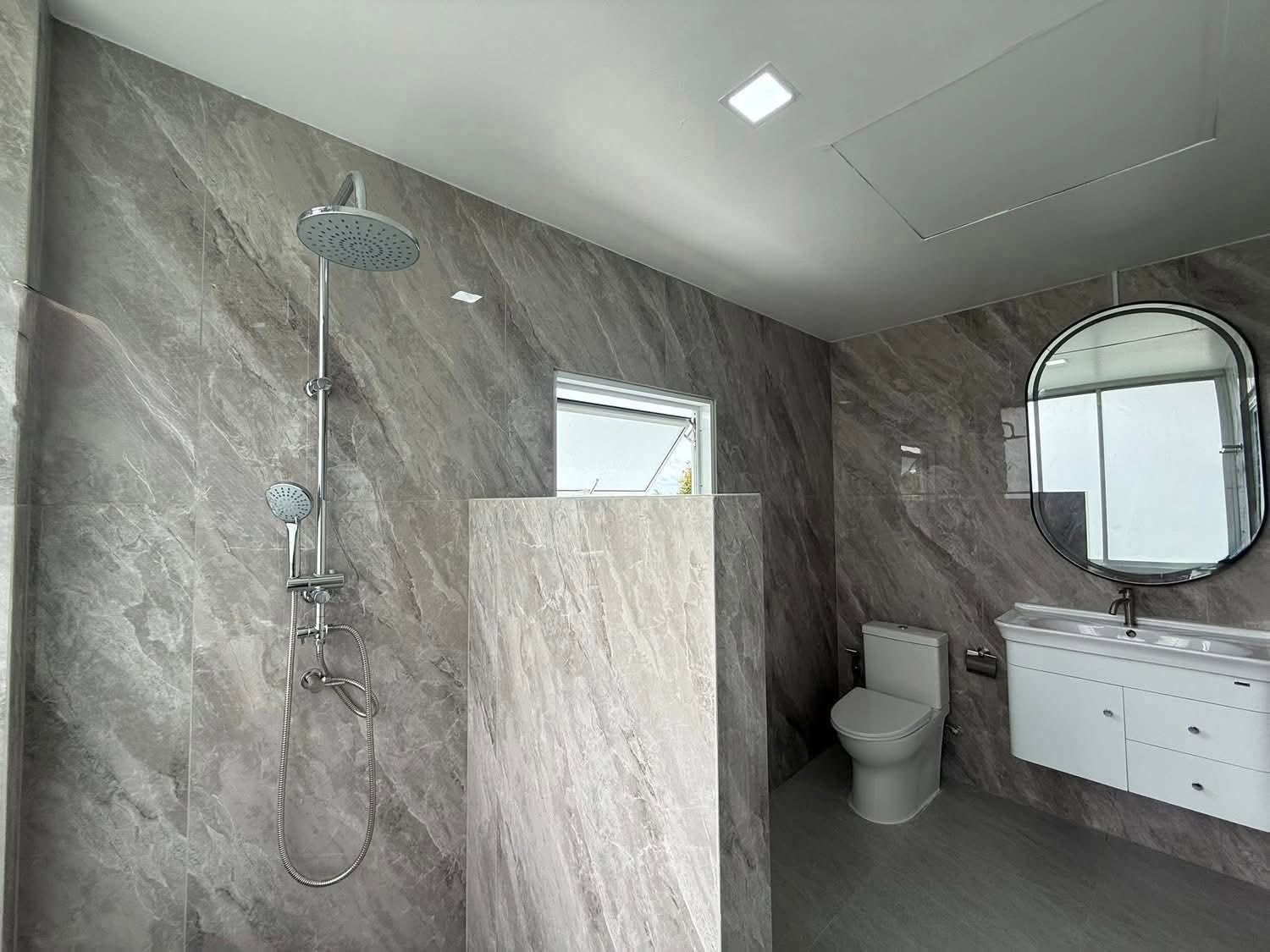 EP0913 | Only 3 km from Jomtien Beach Chaiyaphruek 2/7, sale 9.5 million THB with 5 beds 5 baths