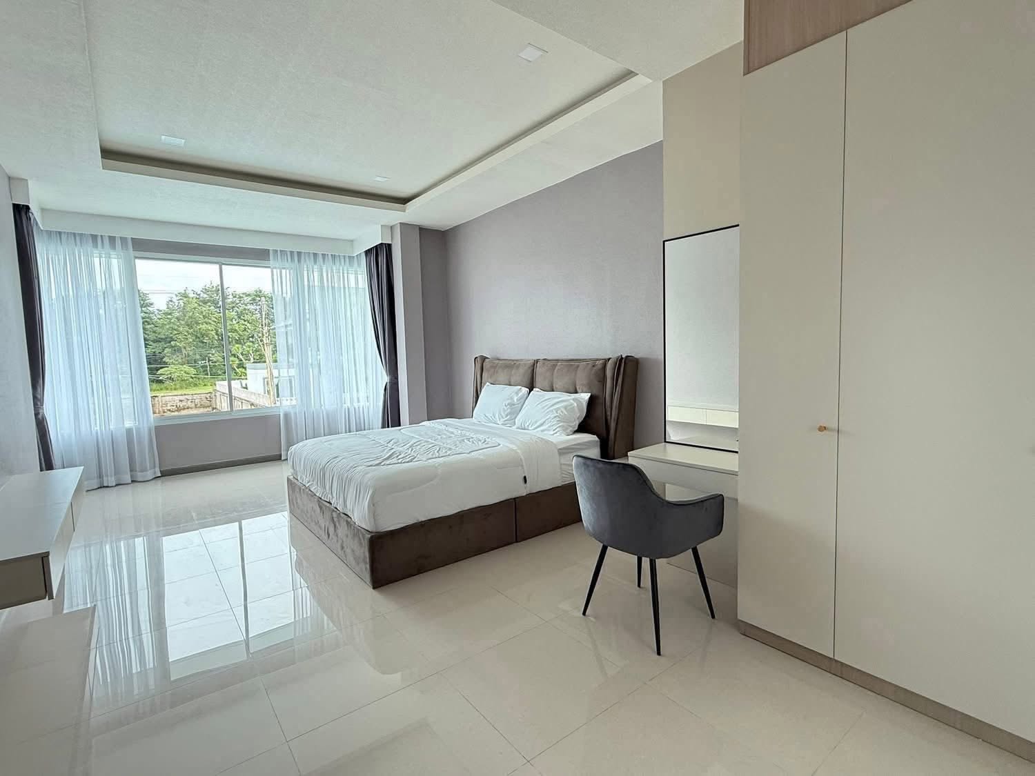EP0913 | Only 3 km from Jomtien Beach Chaiyaphruek 2/7, sale 9.5 million THB with 5 beds 5 baths