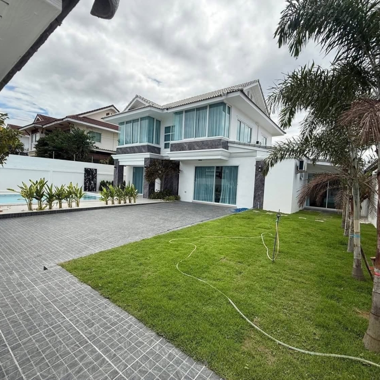 EP0913 | Only 3 km from Jomtien Beach Chaiyaphruek 2/7, sale 9.5 million THB with 5 beds 5 baths