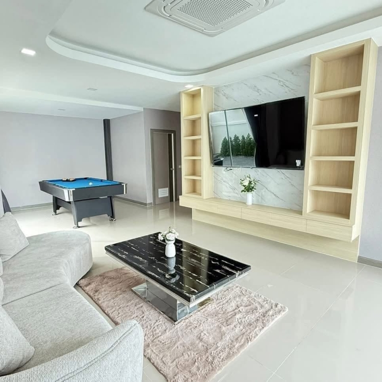 EP0913 | Only 3 km from Jomtien Beach Chaiyaphruek 2/7, sale 9.5 million THB with 5 beds 5 baths