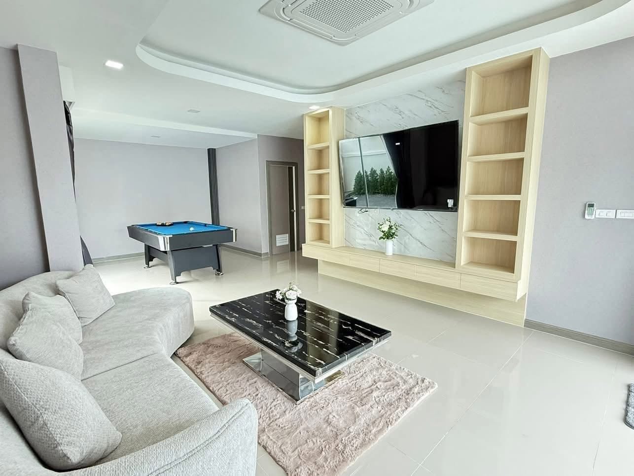EP0913 | Only 3 km from Jomtien Beach Chaiyaphruek 2/7, sale 9.5 million THB with 5 beds 5 baths