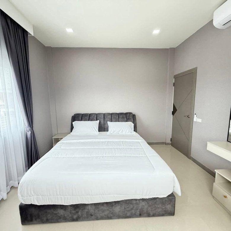 EP0913 | Only 3 km from Jomtien Beach Chaiyaphruek 2/7, sale 9.5 million THB with 5 beds 5 baths