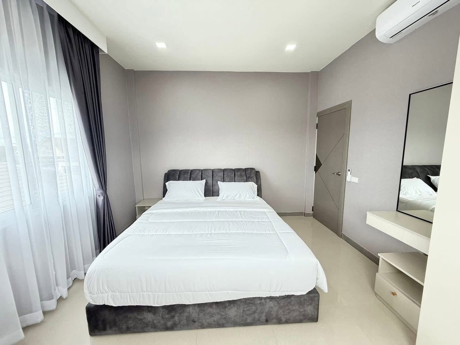 EP0913 | Only 3 km from Jomtien Beach Chaiyaphruek 2/7, sale 9.5 million THB with 5 beds 5 baths