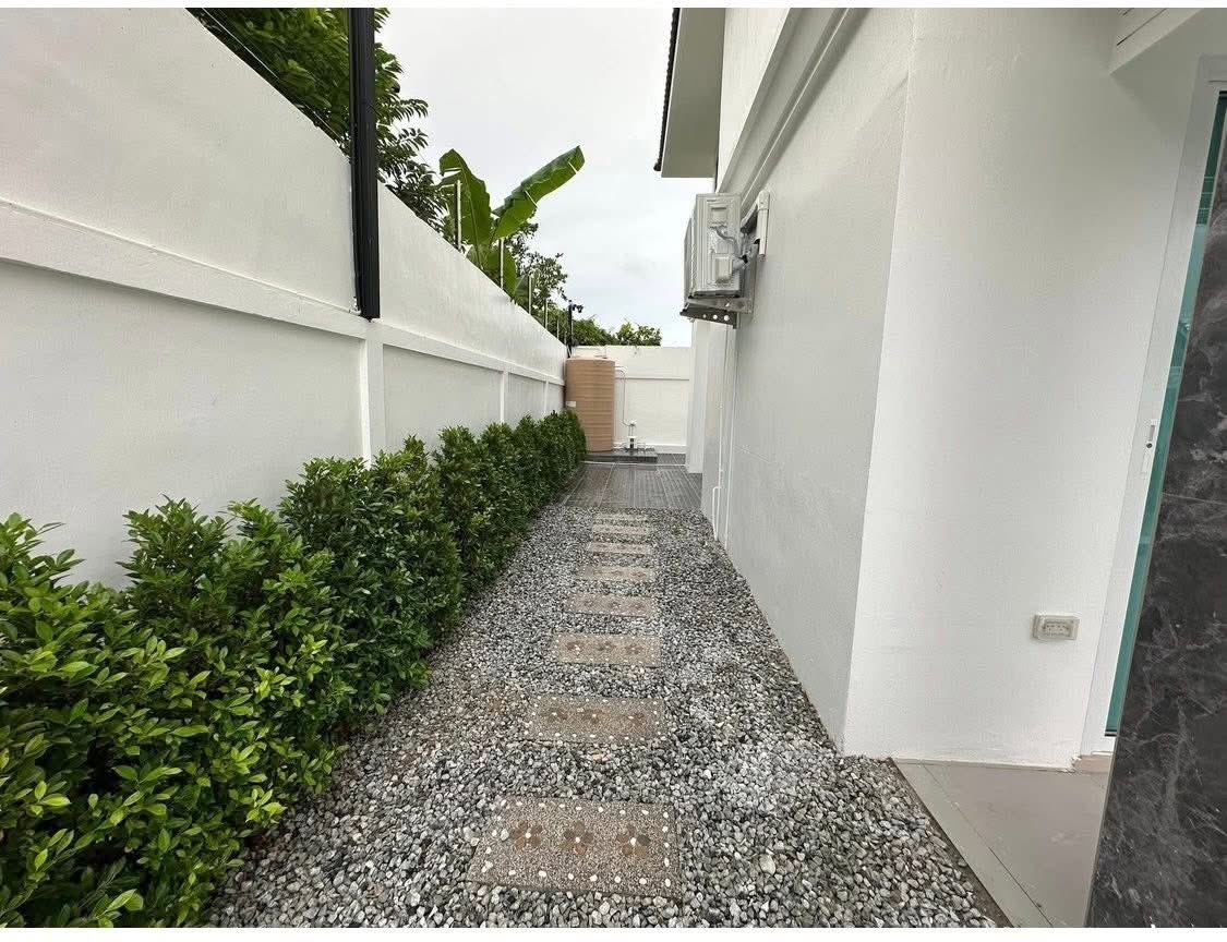 EP0913 | Only 3 km from Jomtien Beach Chaiyaphruek 2/7, sale 9.5 million THB with 5 beds 5 baths