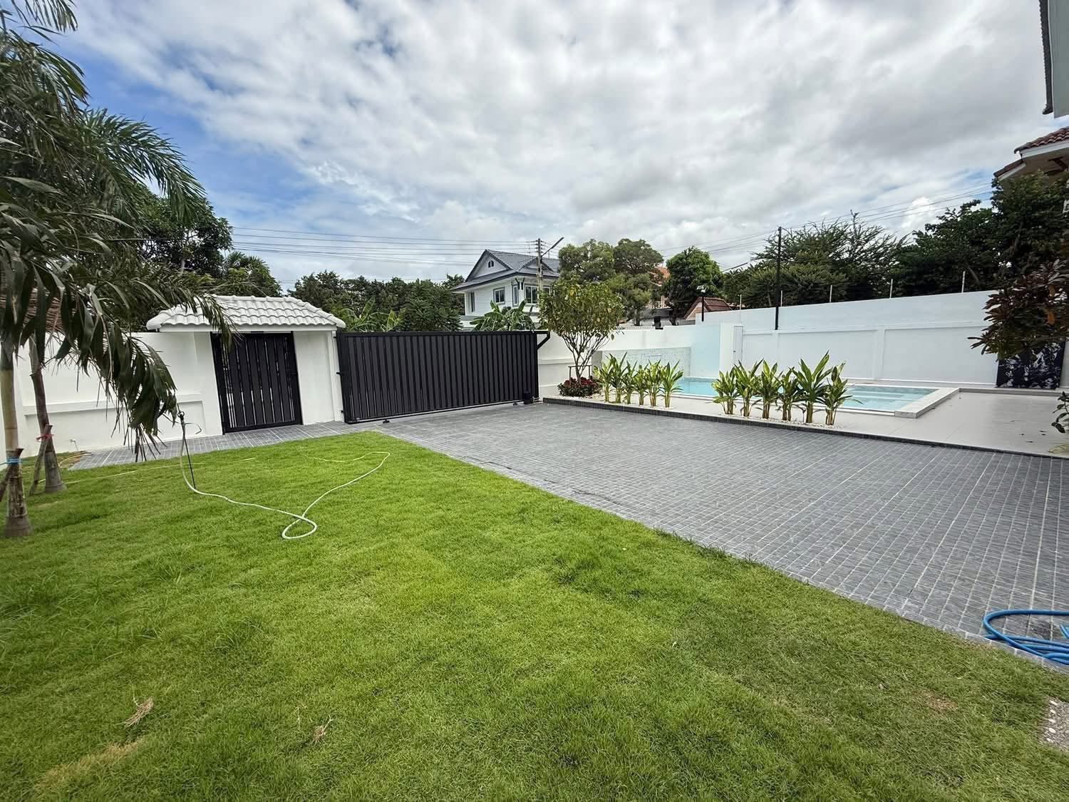 EP0913 | Only 3 km from Jomtien Beach Chaiyaphruek 2/7, sale 9.5 million THB with 5 beds 5 baths