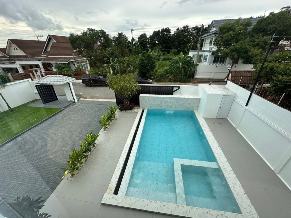 EP0913 | Only 3 km from Jomtien Beach Chaiyaphruek 2/7, sale 9.5 million THB with 5 beds 5 baths