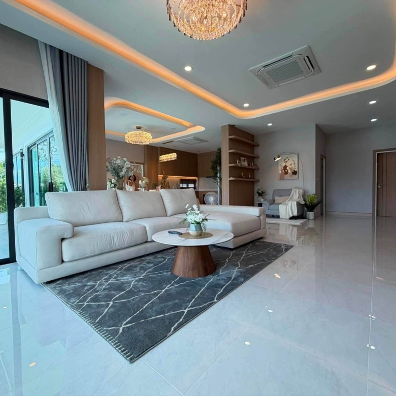 EP0912 | 4 bed 5 bath Huai Yai, situated in Soi Thetsaban 1, Soi 1 sale 12,990,000 Bath
