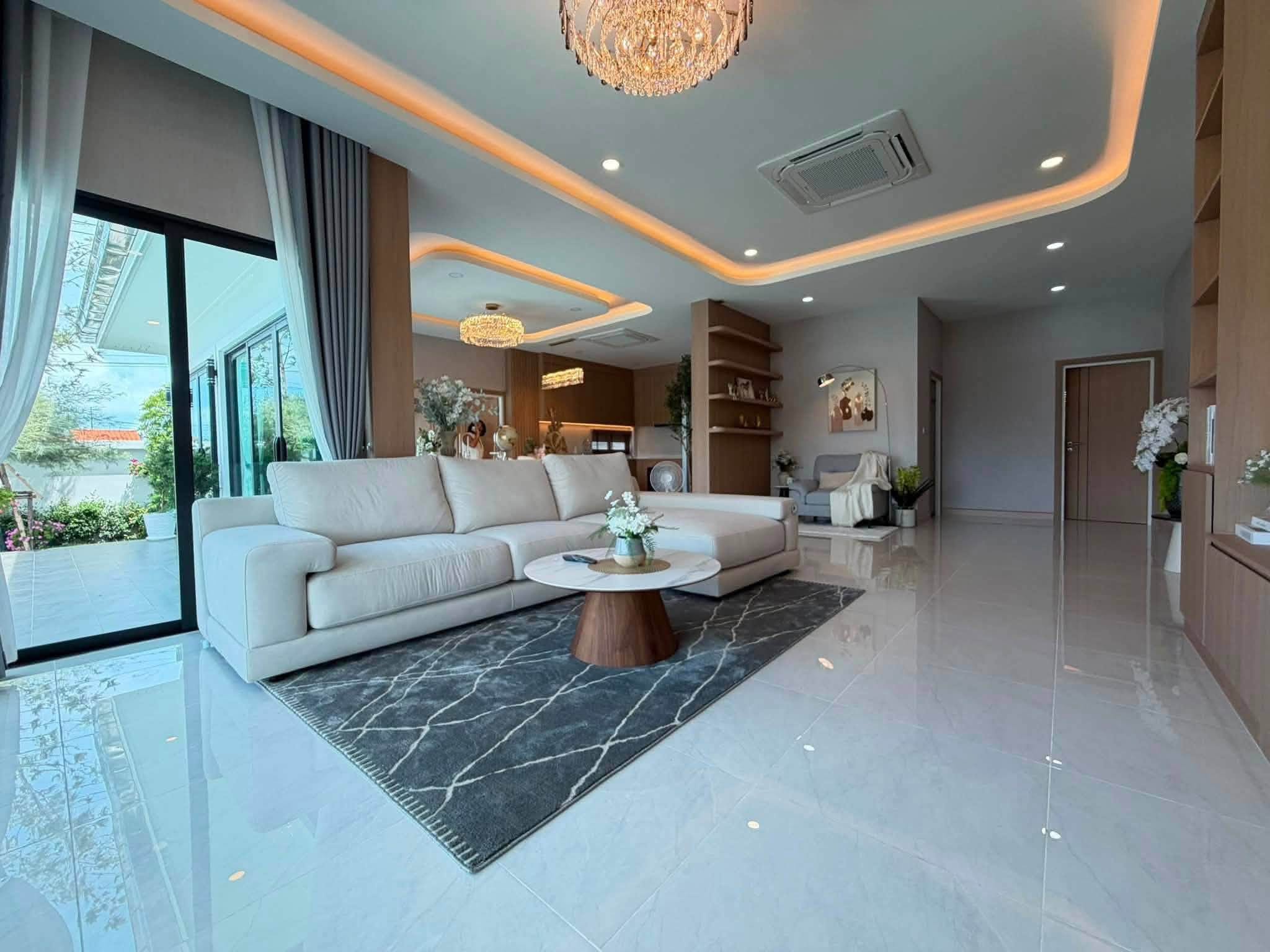 EP0912 | 4 bed 5 bath Huai Yai, situated in Soi Thetsaban 1, Soi 1 sale 12,990,000 Bath