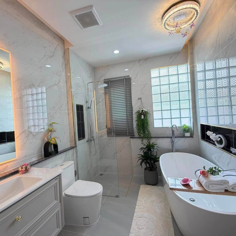 EP0912 | 4 bed 5 bath Huai Yai, situated in Soi Thetsaban 1, Soi 1 sale 12,990,000 Bath