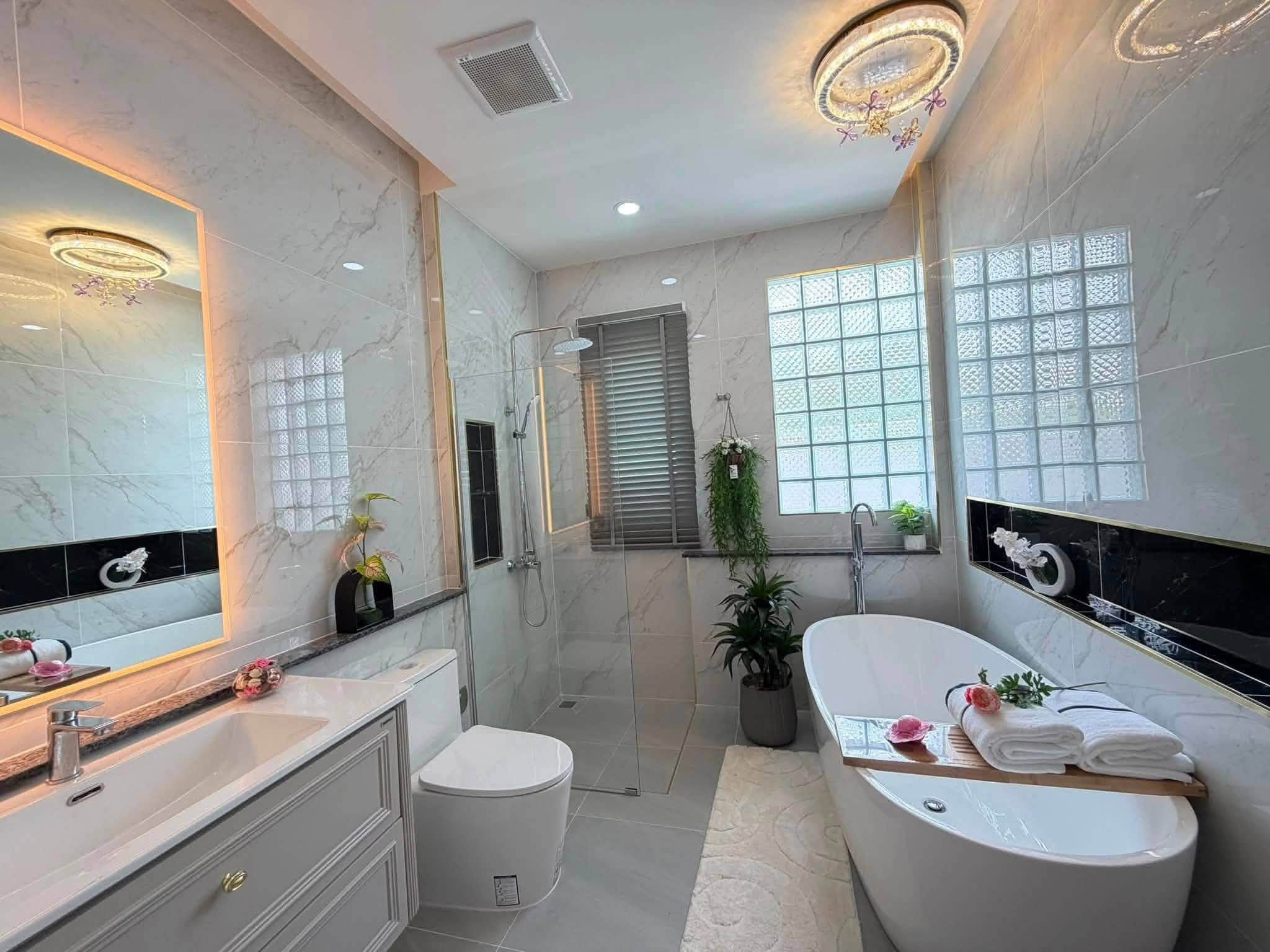 EP0912 | 4 bed 5 bath Huai Yai, situated in Soi Thetsaban 1, Soi 1 sale 12,990,000 Bath