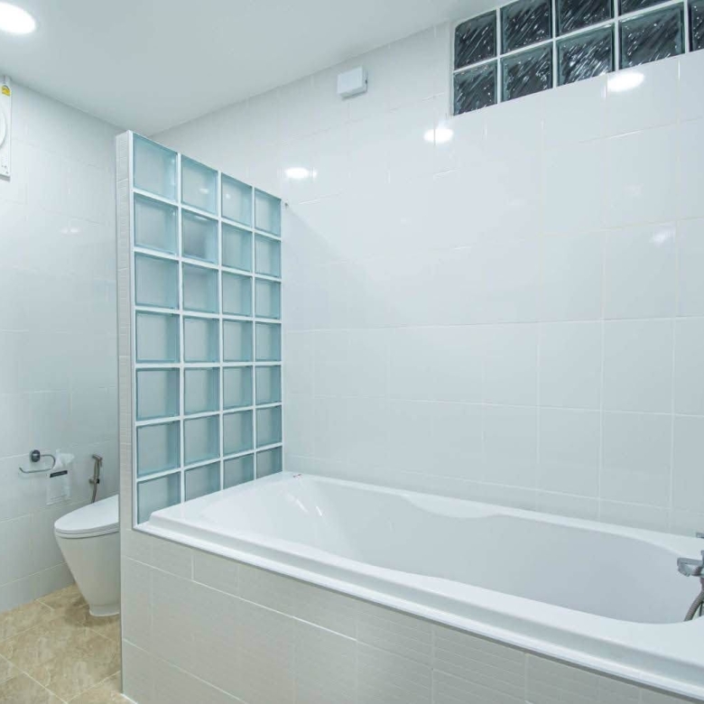EP0918 | Project Size: 16 exclusive houses in total Atmosphere: Quiet, peaceful, and private Facilities: Communal clubhouse, fitness center,: Huay Yai, Pattaya