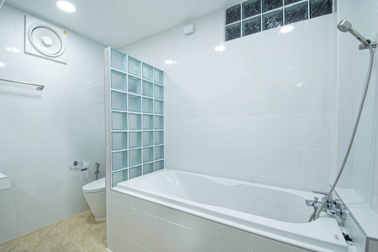 EP0918 | Project Size: 16 exclusive houses in total Atmosphere: Quiet, peaceful, and private Facilities: Communal clubhouse, fitness center,: Huay Yai, Pattaya