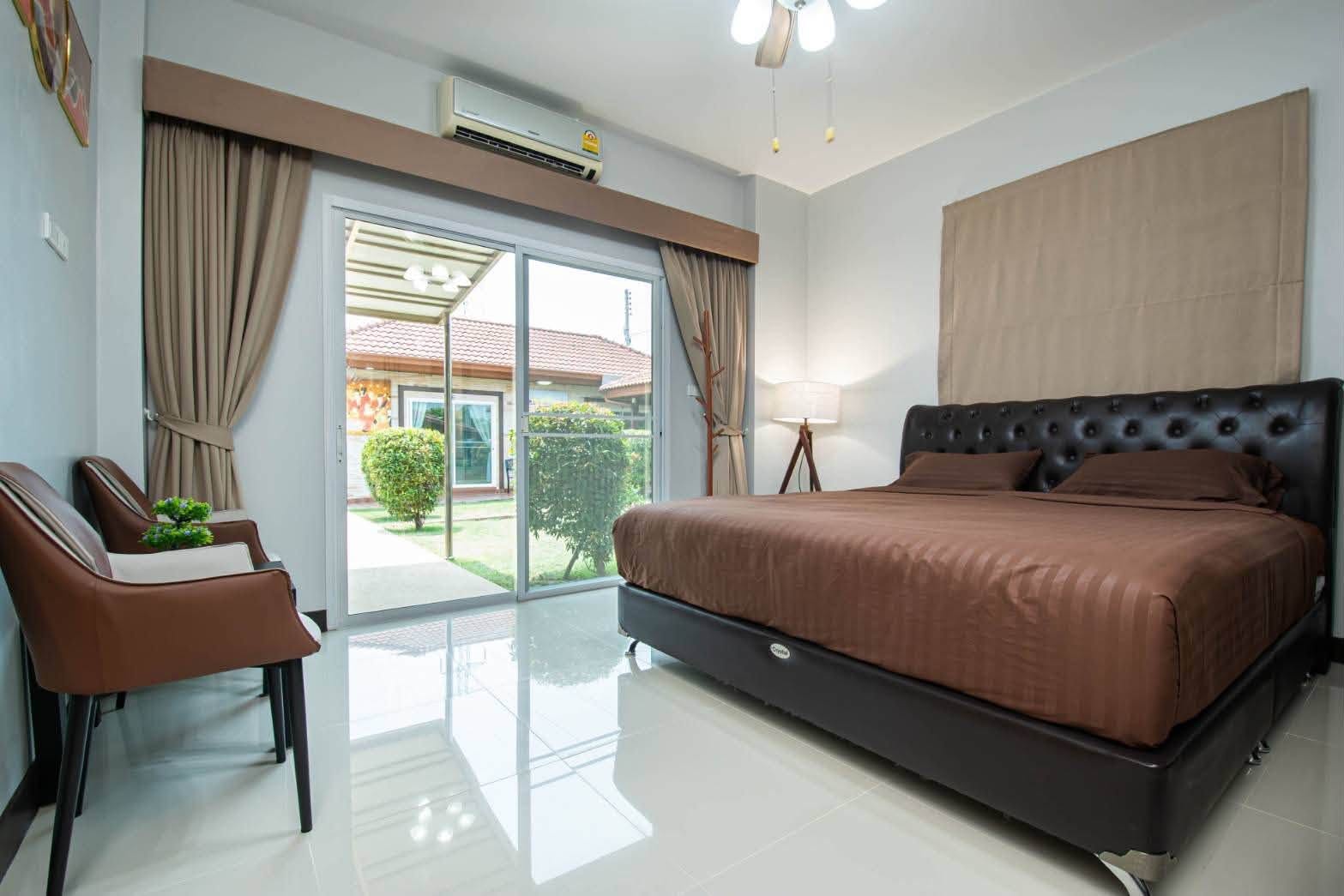 EP0918 | Project Size: 16 exclusive houses in total Atmosphere: Quiet, peaceful, and private Facilities: Communal clubhouse, fitness center,: Huay Yai, Pattaya