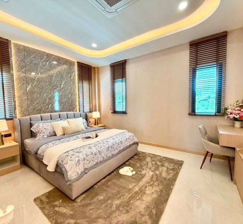 EP0912 | 4 bed 5 bath Huai Yai, situated in Soi Thetsaban 1, Soi 1 sale 12,990,000 Bath