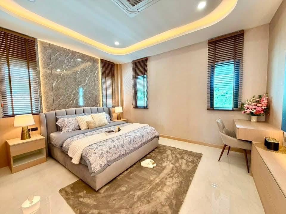 EP0912 | 4 bed 5 bath Huai Yai, situated in Soi Thetsaban 1, Soi 1 sale 12,990,000 Bath