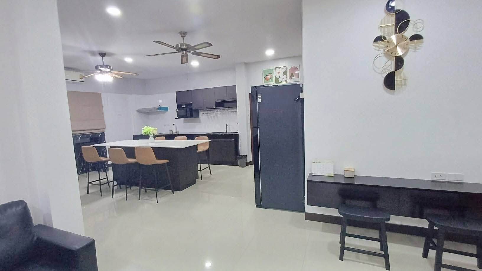 EP0918 | Project Size: 16 exclusive houses in total Atmosphere: Quiet, peaceful, and private Facilities: Communal clubhouse, fitness center,: Huay Yai, Pattaya