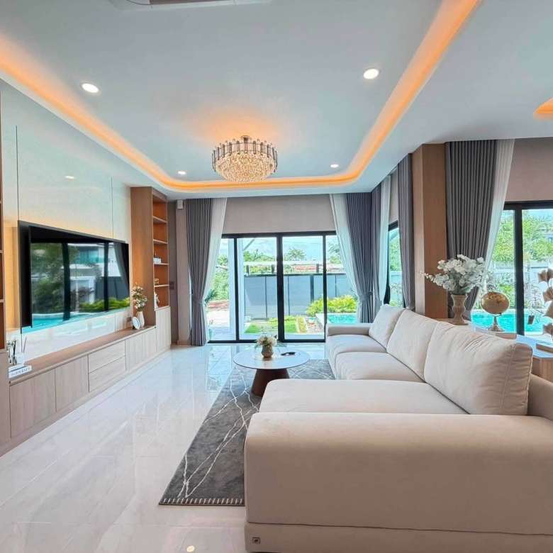 EP0912 | 4 bed 5 bath Huai Yai, situated in Soi Thetsaban 1, Soi 1 sale 12,990,000 Bath