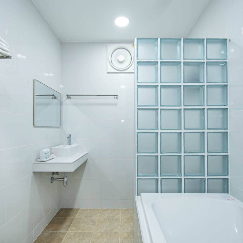 EP0918 | Project Size: 16 exclusive houses in total Atmosphere: Quiet, peaceful, and private Facilities: Communal clubhouse, fitness center,: Huay Yai, Pattaya