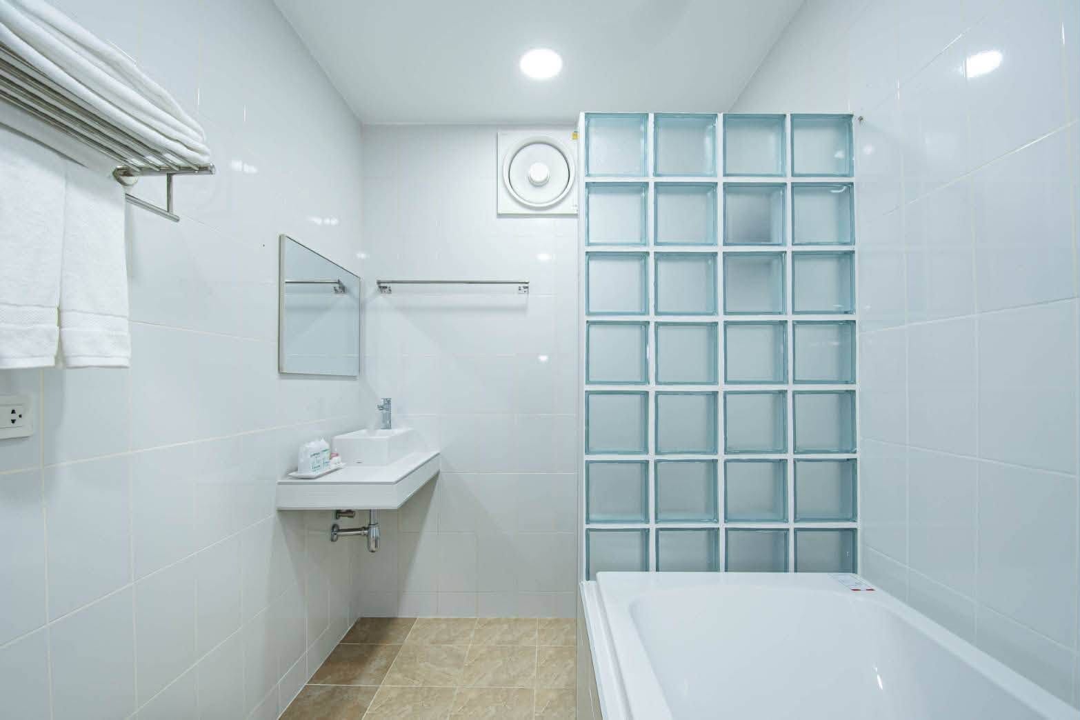 EP0918 | Project Size: 16 exclusive houses in total Atmosphere: Quiet, peaceful, and private Facilities: Communal clubhouse, fitness center,: Huay Yai, Pattaya