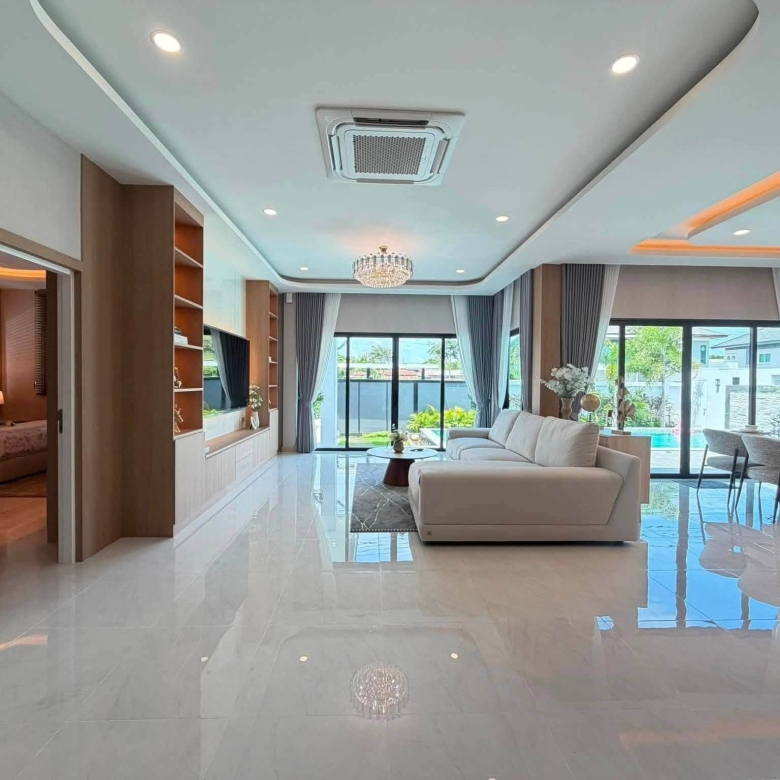 EP0912 | 4 bed 5 bath Huai Yai, situated in Soi Thetsaban 1, Soi 1 sale 12,990,000 Bath