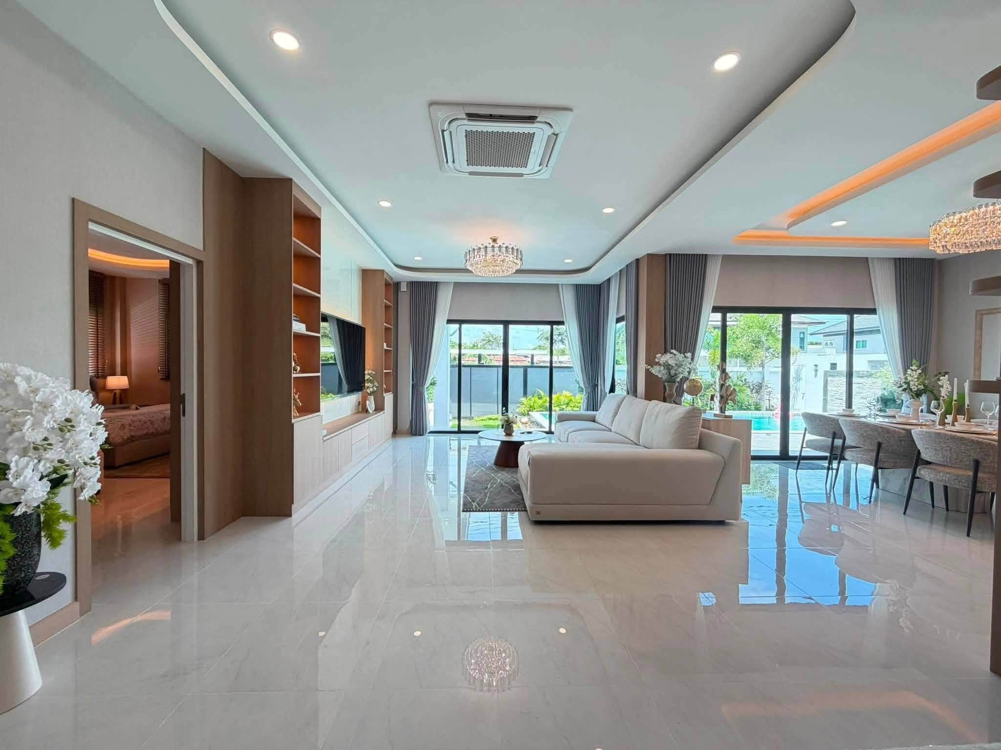 EP0912 | 4 bed 5 bath Huai Yai, situated in Soi Thetsaban 1, Soi 1 sale 12,990,000 Bath