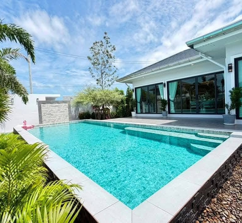EP0912 | 4 bed 5 bath Huai Yai, situated in Soi Thetsaban 1, Soi 1 sale 12,990,000 Bath