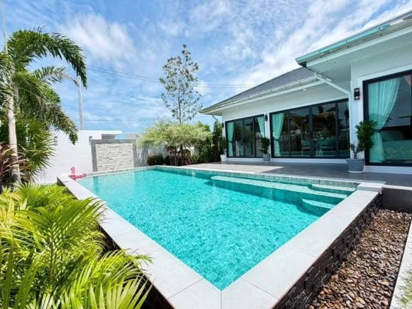 EP0912 | 4 bed 5 bath Huai Yai, situated in Soi Thetsaban 1, Soi 1 sale 12,990,000 Bath