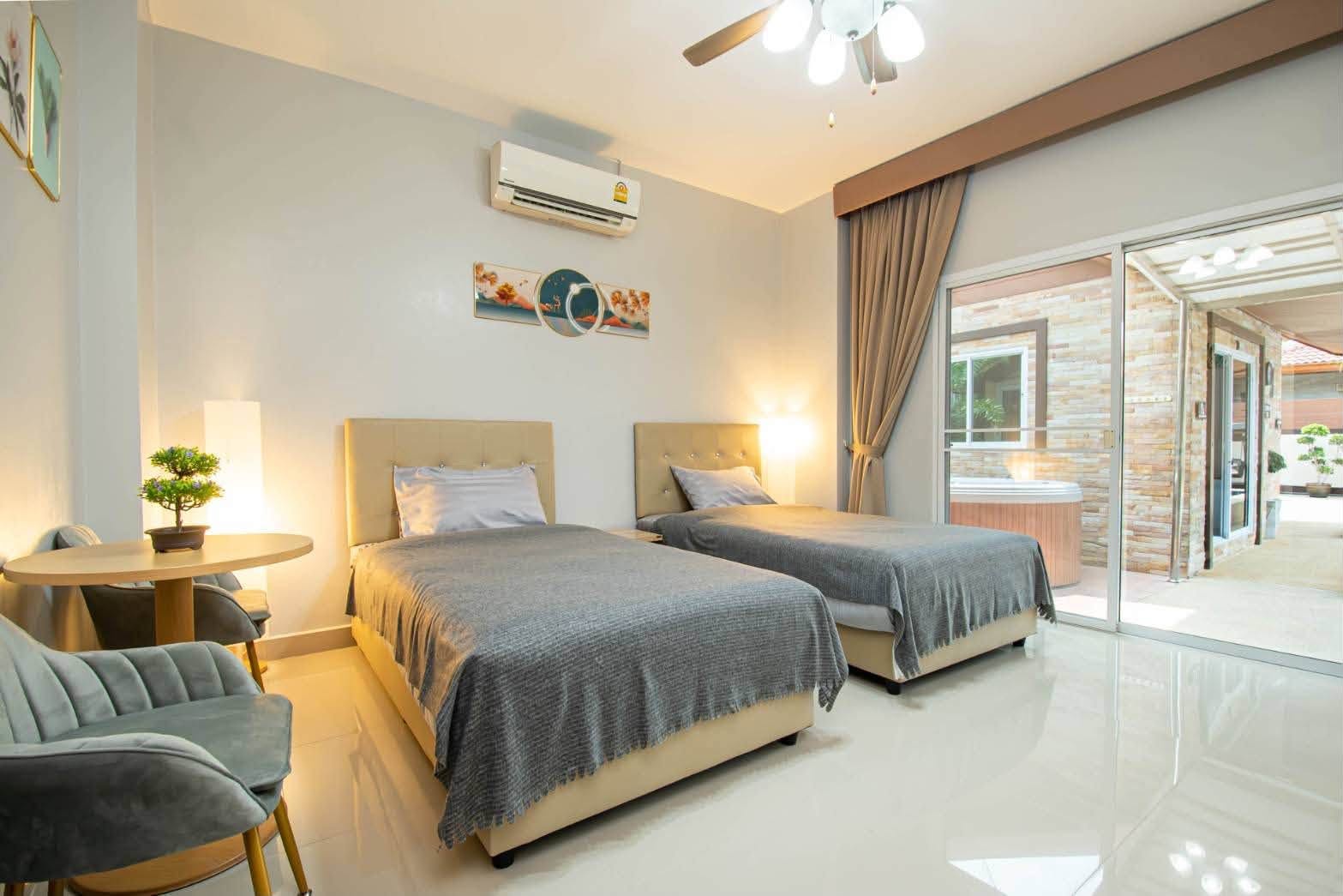 EP0918 | Project Size: 16 exclusive houses in total Atmosphere: Quiet, peaceful, and private Facilities: Communal clubhouse, fitness center,: Huay Yai, Pattaya