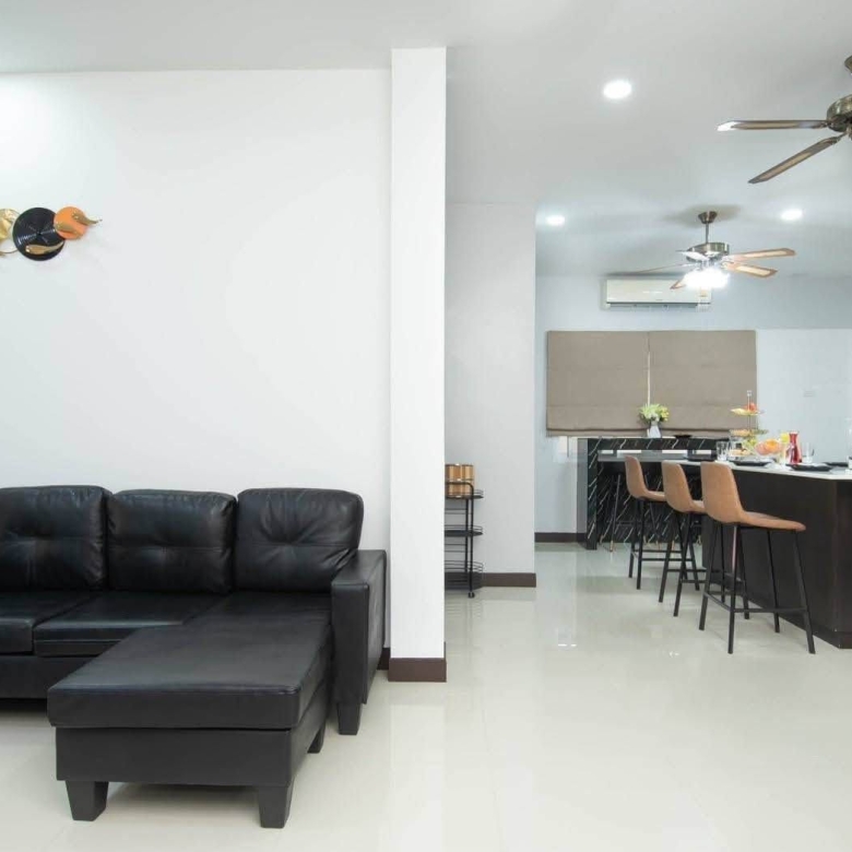 EP0918 | Project Size: 16 exclusive houses in total Atmosphere: Quiet, peaceful, and private Facilities: Communal clubhouse, fitness center,: Huay Yai, Pattaya