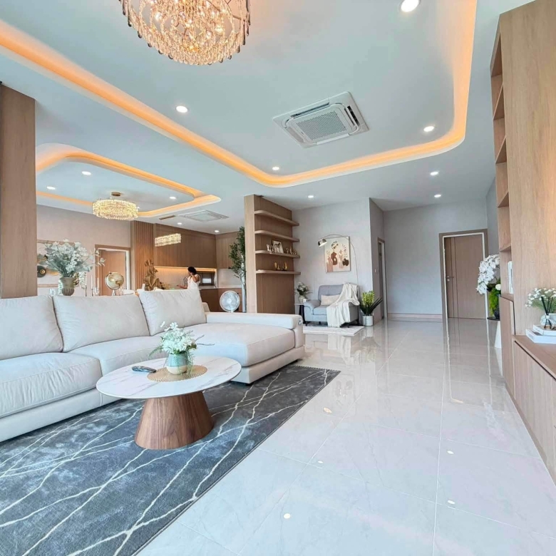 EP0912 | 4 bed 5 bath Huai Yai, situated in Soi Thetsaban 1, Soi 1 sale 12,990,000 Bath