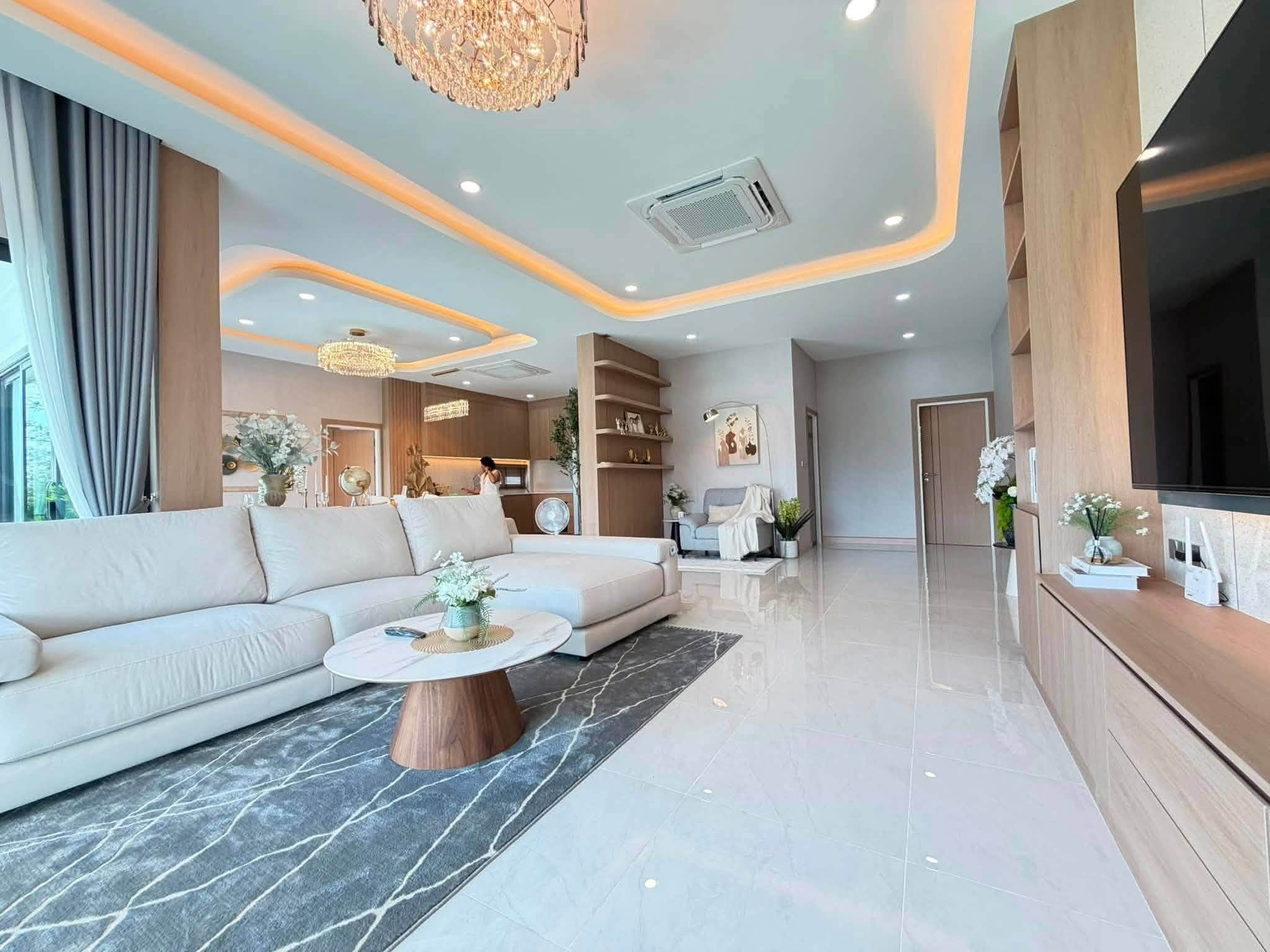 EP0912 | 4 bed 5 bath Huai Yai, situated in Soi Thetsaban 1, Soi 1 sale 12,990,000 Bath