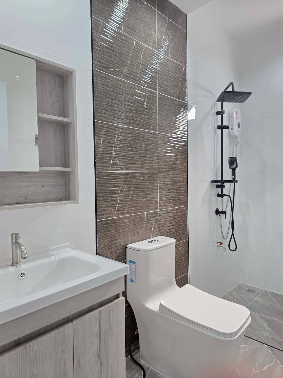 EP0916 | Huayyai NO 81/33 Type 58.7 sq,wah 3 bed 2 bath Sale 4,990,000 Baht