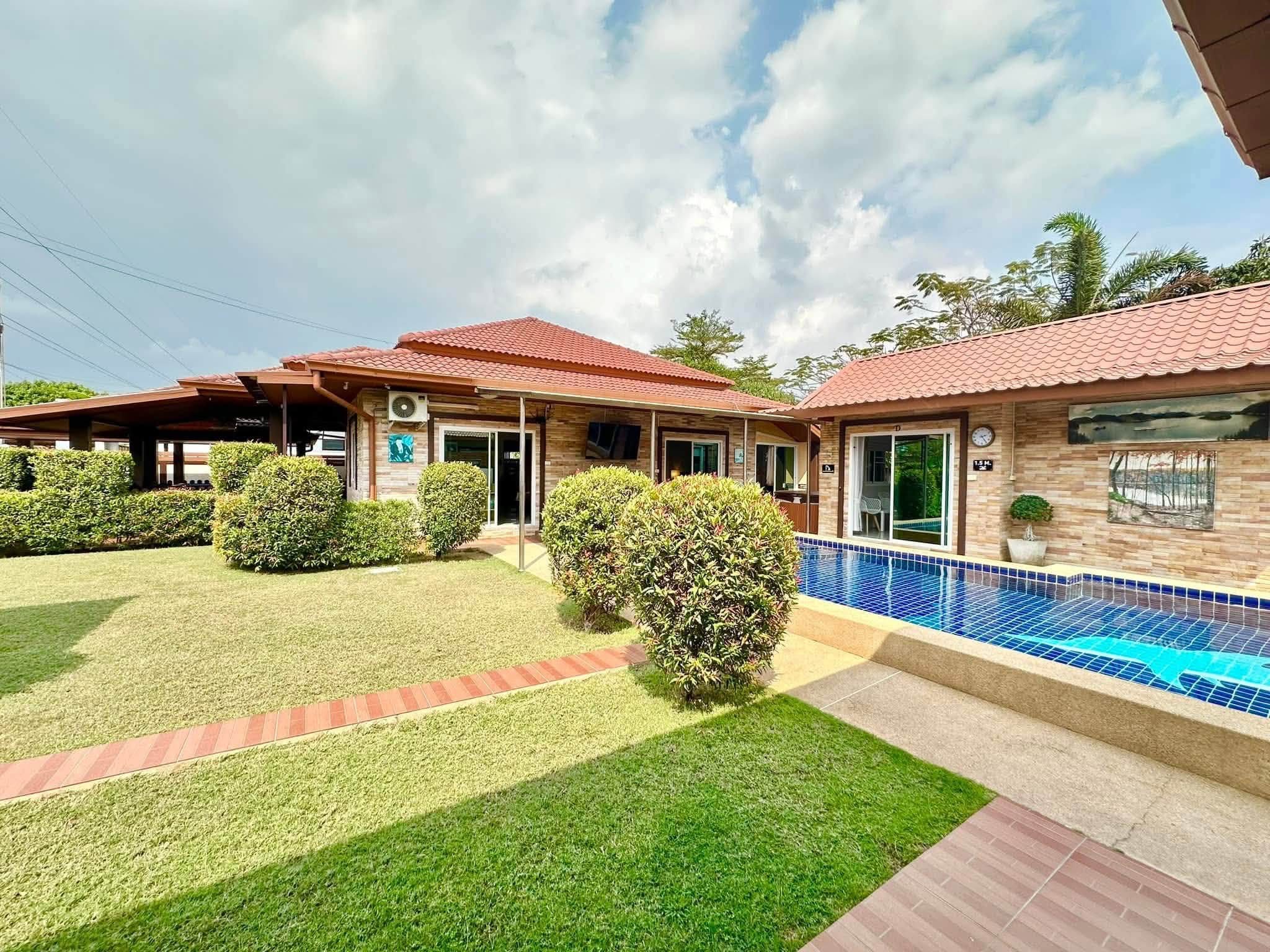 EP0917 | For Rent 1000,000 Soi Siam Country Club, 3 houses, 6 bedrooms, 7 bathrooms (all en-suite), accommodates 12 guests