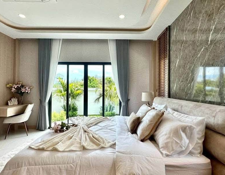 EP0912 | 4 bed 5 bath Huai Yai, situated in Soi Thetsaban 1, Soi 1 sale 12,990,000 Bath