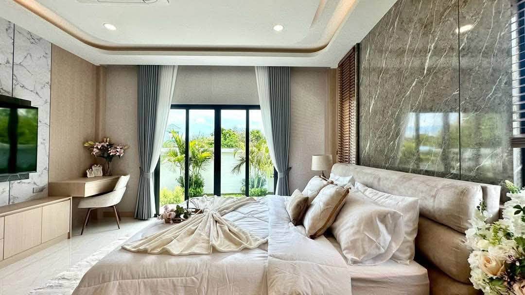 EP0912 | 4 bed 5 bath Huai Yai, situated in Soi Thetsaban 1, Soi 1 sale 12,990,000 Bath