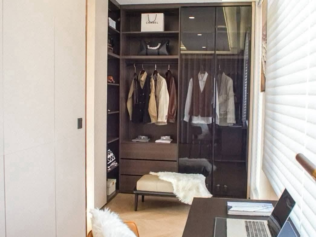 1045