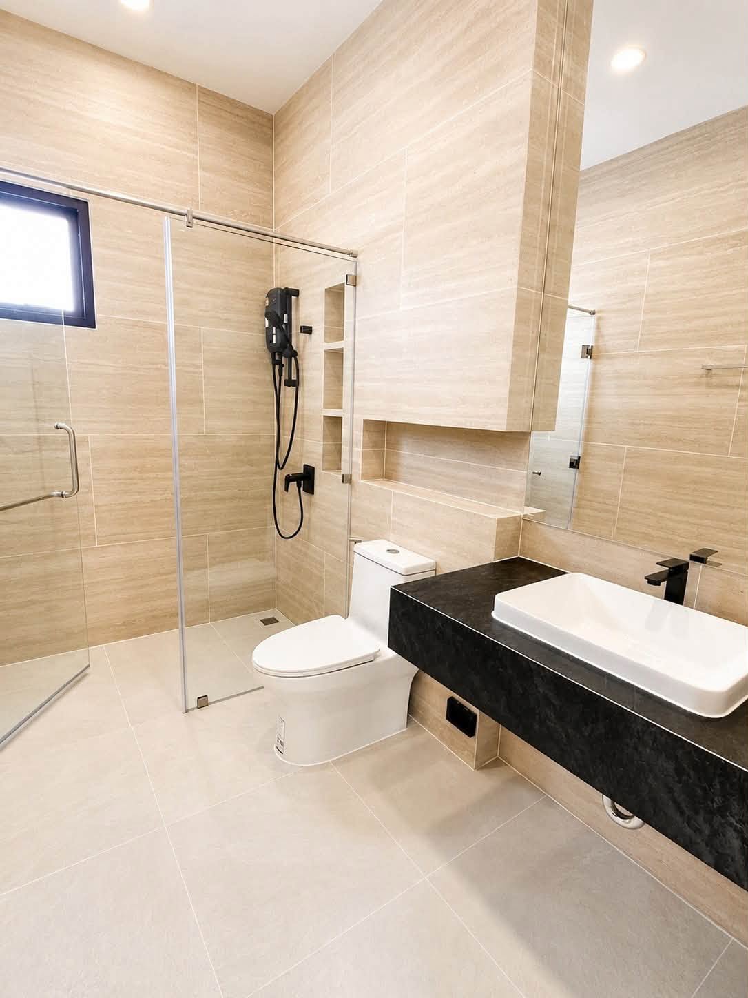 767783810_4169579206667218_744334455954724752_n (1) EP0932 | Huay Yai Area Outstanding Home Features: • 5 Bedrooms | 4 Bathrooms — Spacious and private
