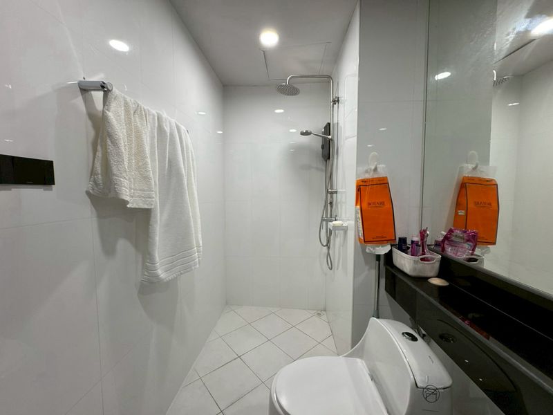 EP0977 | THE OCEAN PEARL PRATUMNAK Beautiful 1-Bedroom Condo in Pratumnak